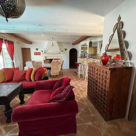 Privee Myriami Vila Lattes